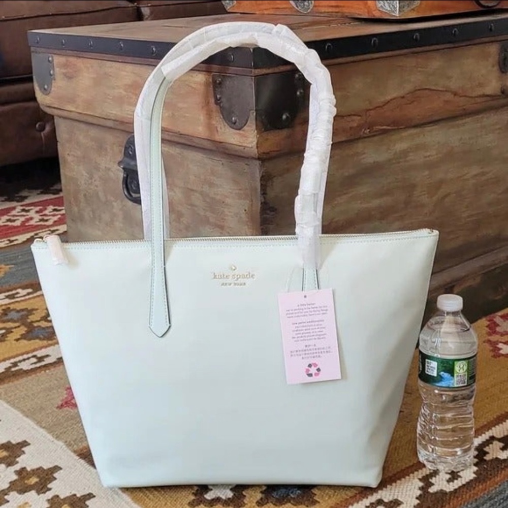 Kate spade tote - Picture 1 of 3